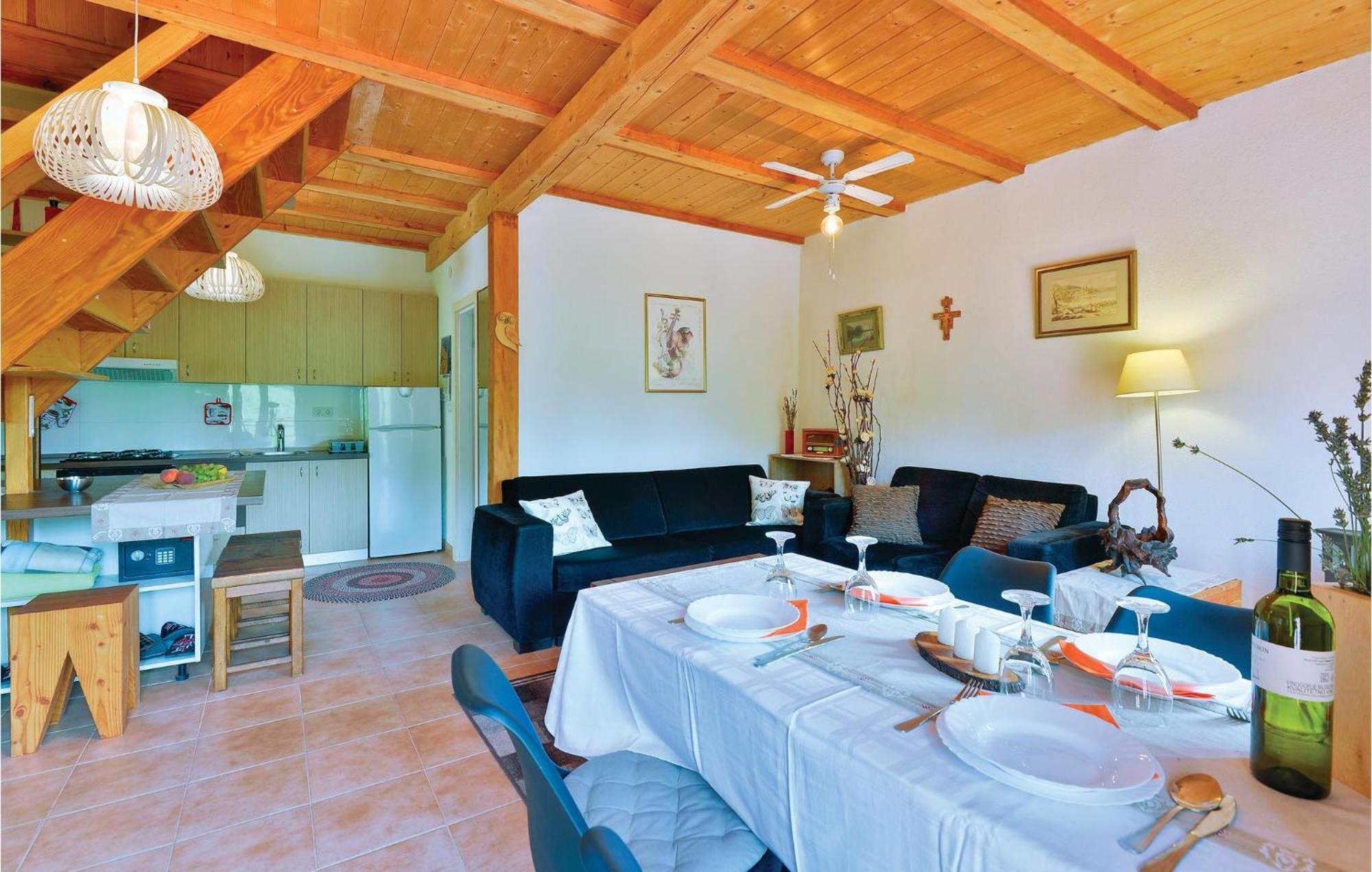 2 Bedroom Gorgeous Home In Trstenik Puscanski Dış mekan fotoğraf